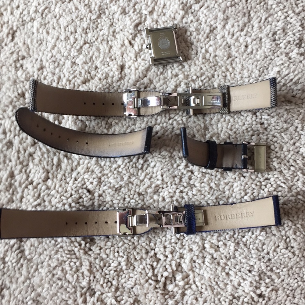 Burberry Women’s 3 bands watch AUTHENTIC - Picture 8 of 8